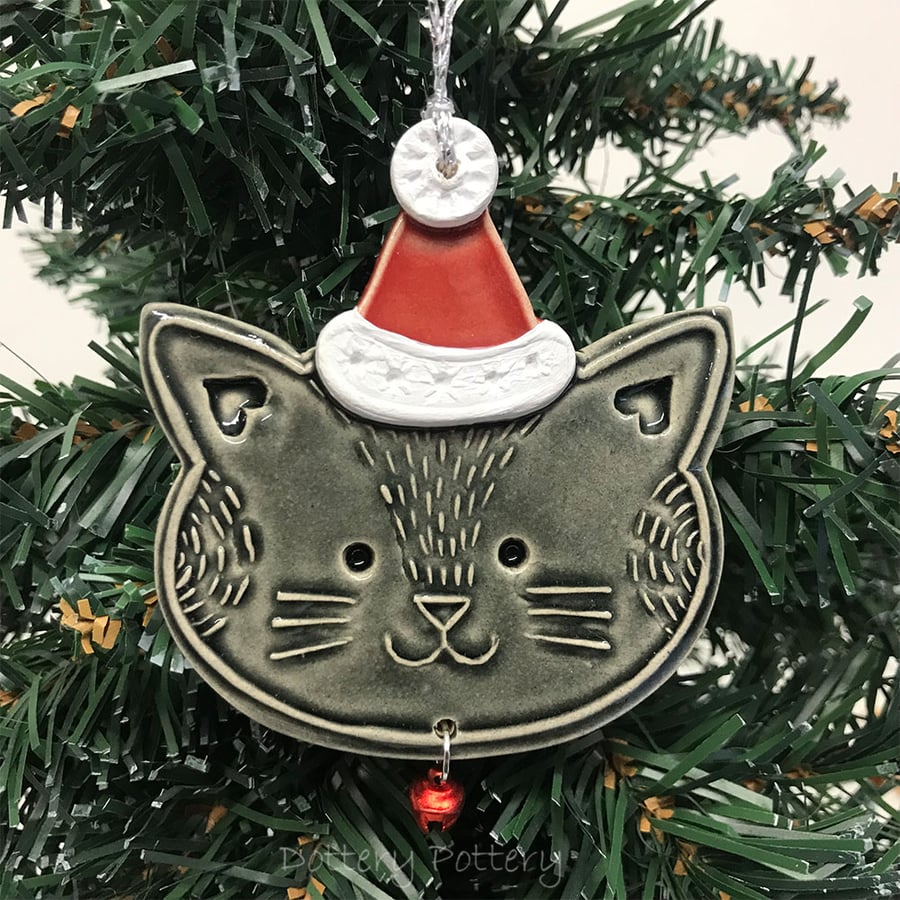 Ceramic Christmas Cat decoration with little bell (grey)