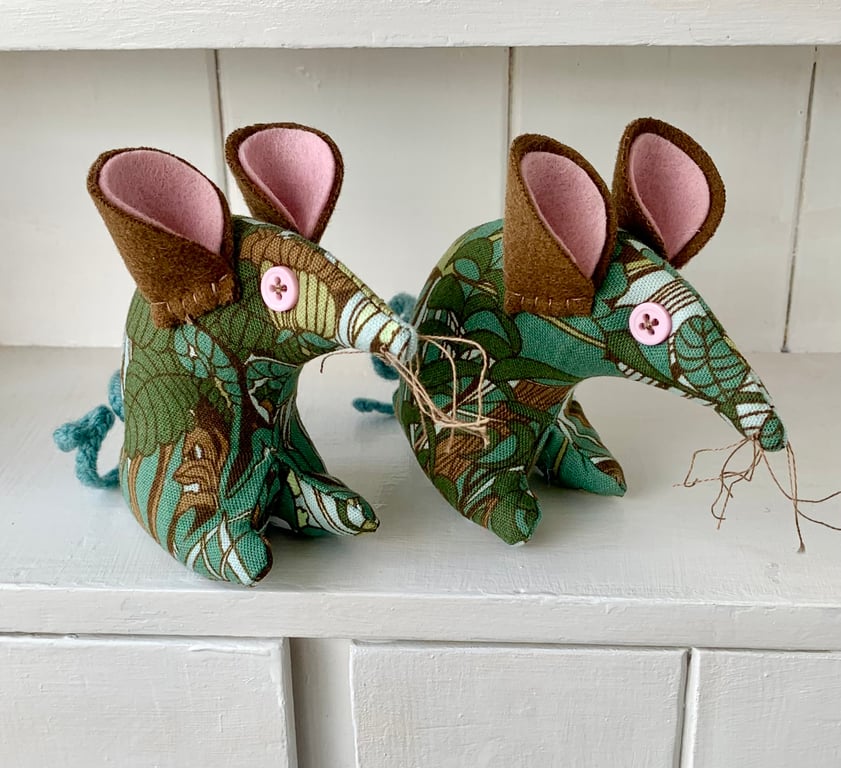 70s Country LASSY Bardfield Moygashel Green Teal Blue  Vintage  Mouse 