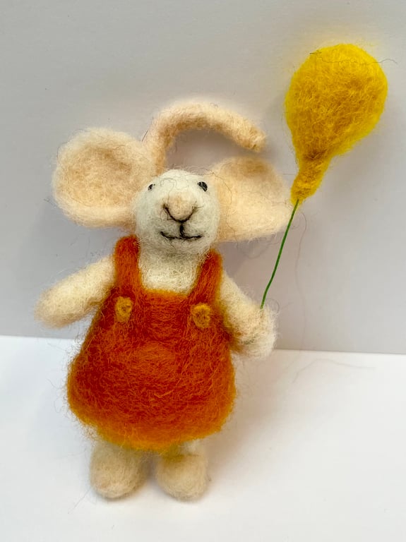 Betty Mouse with balloon