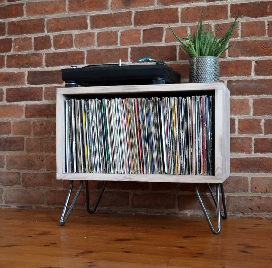 Record storage unit with hairpin legs and charred finish - Mid Century style
