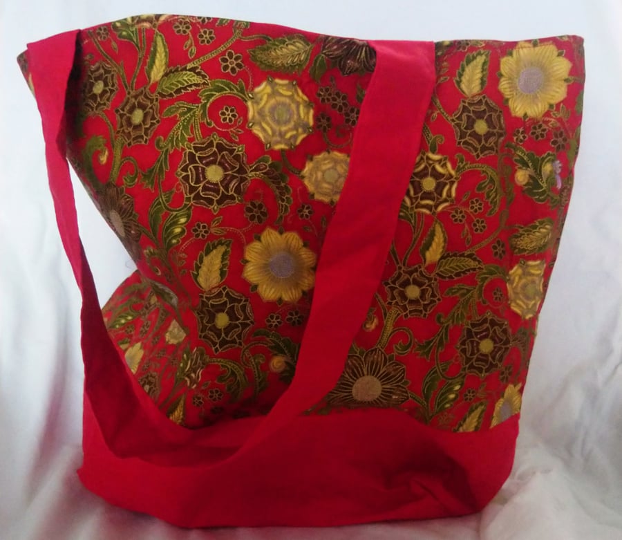Red Tudor Rose Design Tote Bag with Clasp