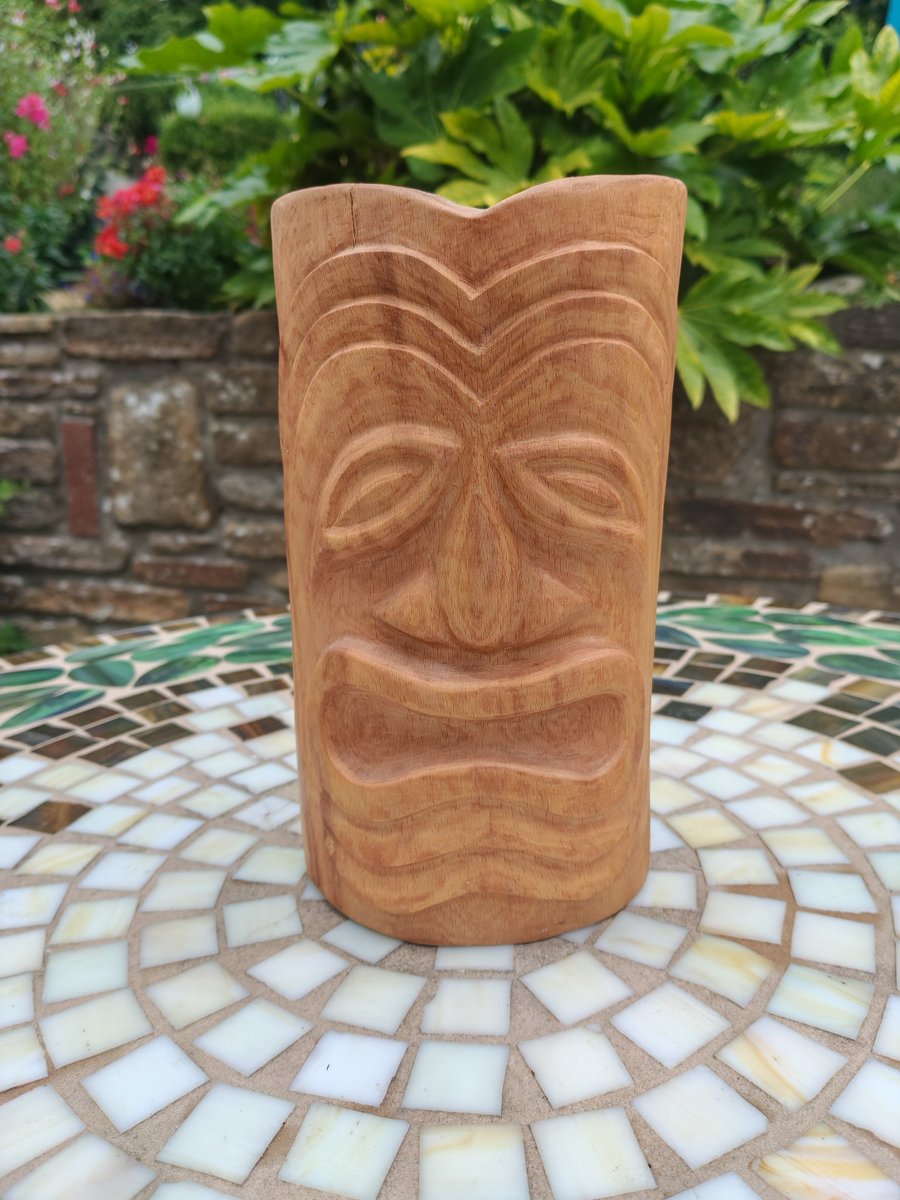 Stylised totem figurehead