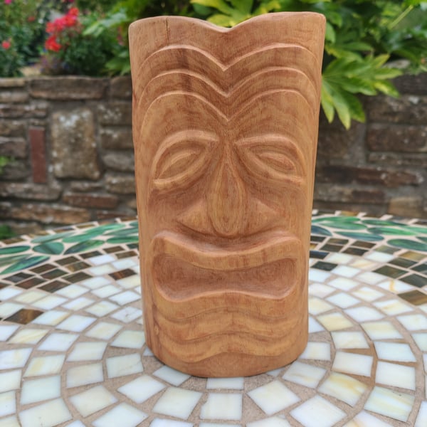 Stylised totem figurehead