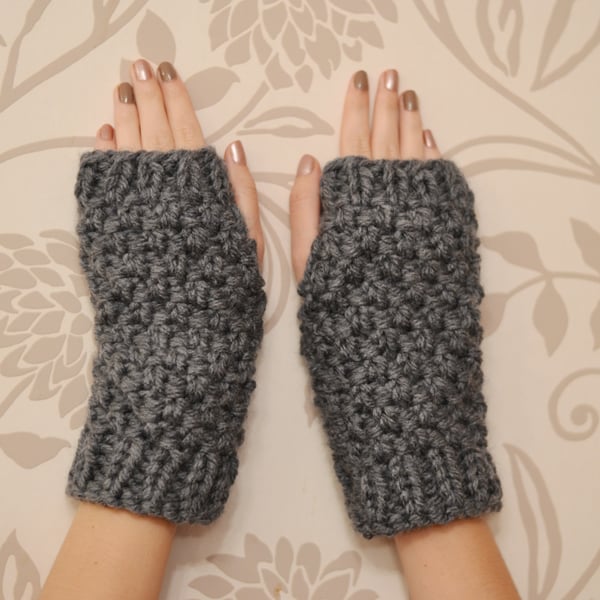  Fingerless Gloves Dark Grey Super Chunky Knitted