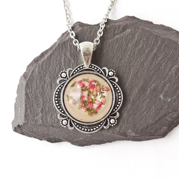 Flower Necklace, 18" Chain 039