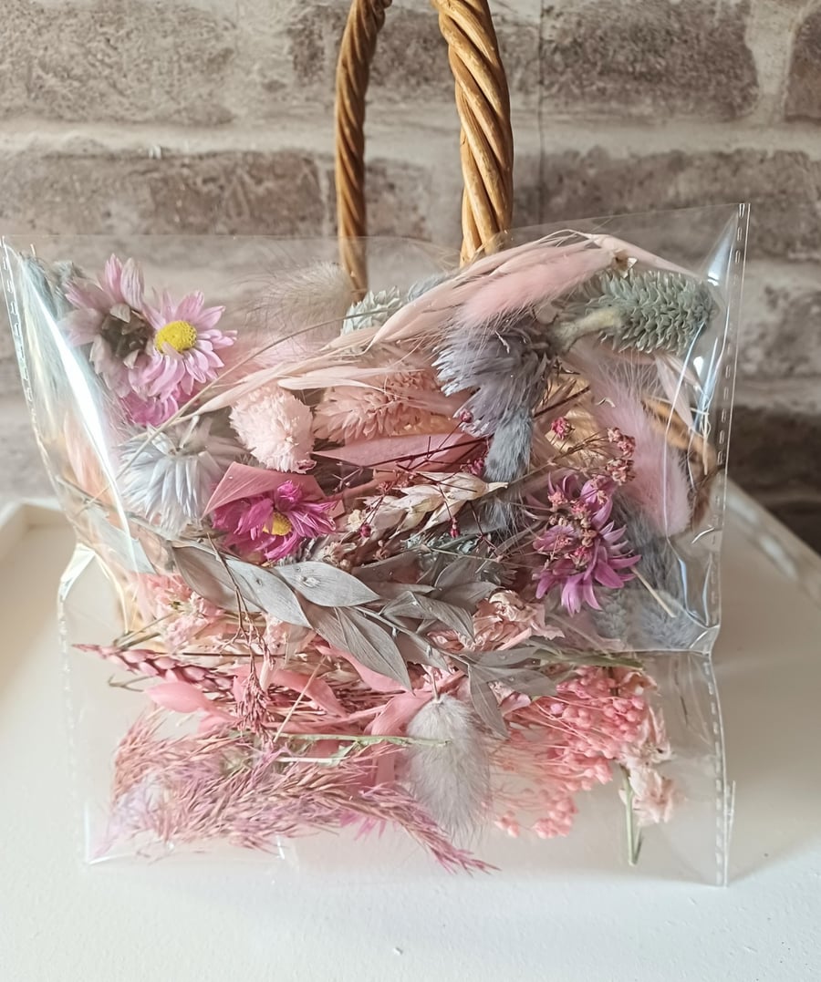 Dried flower heads in pink and grey mix