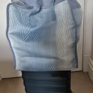 The perfect zipped holdall for extra luggage, shopping bag or overnight bag