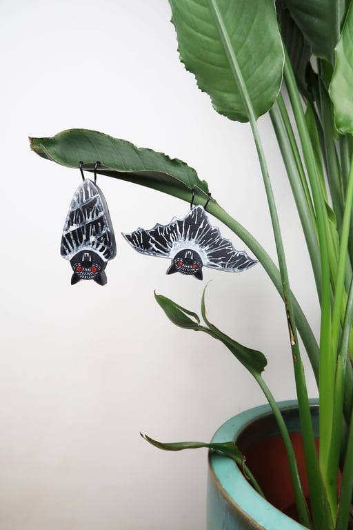 Hanging bat decoration for plant, set of 2 spooky halloween bat ornaments
