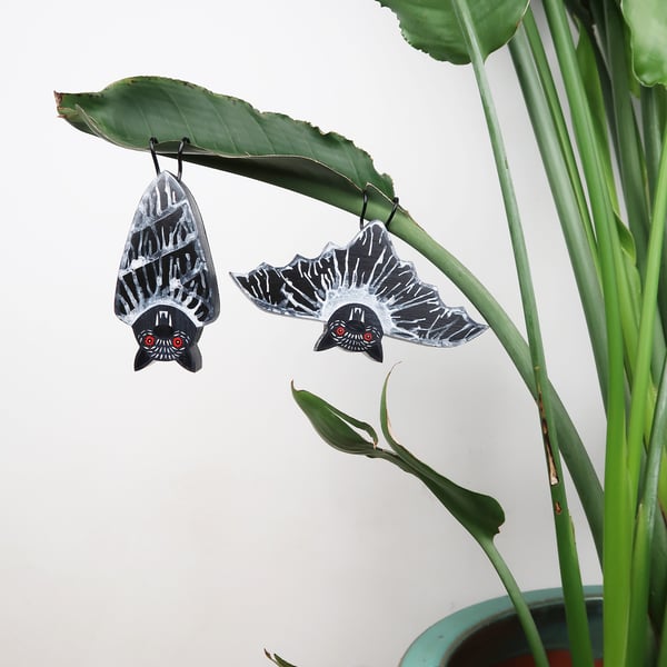 Hanging bat decoration for plant, set of 2 spooky halloween bat ornaments