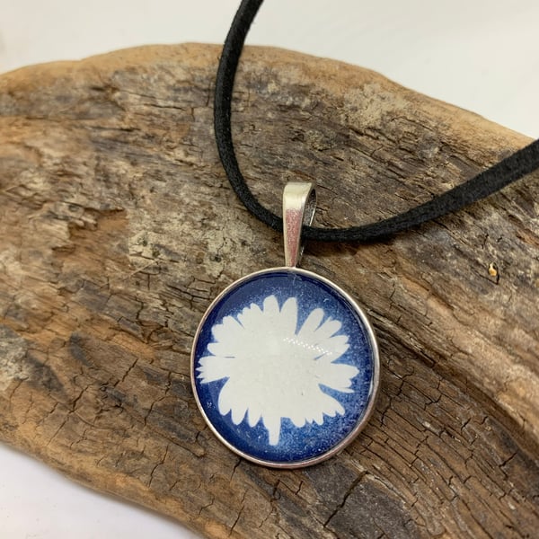 Daisy Flower Cyanotype Pendant Necklace (no3)