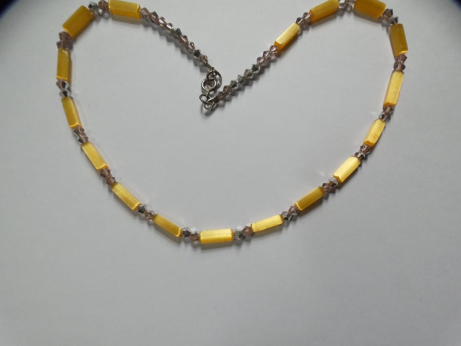 Honey coloured single strand necklace