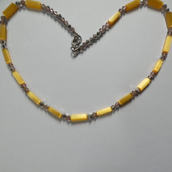 Honey coloured single strand necklace