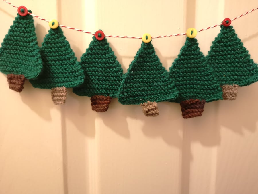 Knitted Christmas tree bunting red and yellow buttons