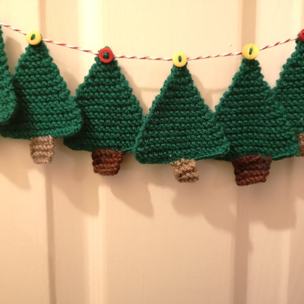 Knitted Christmas tree bunting red and yellow buttons