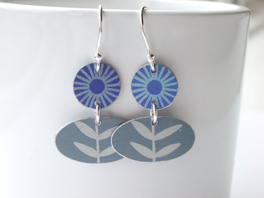 Flower earrings in dark blue and grey