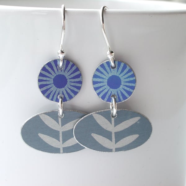Flower earrings in dark blue and grey