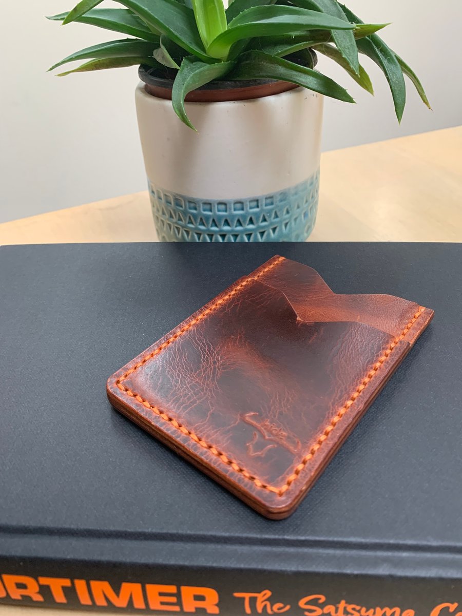 Leather card holder in brown with 3 slots for cards and cash