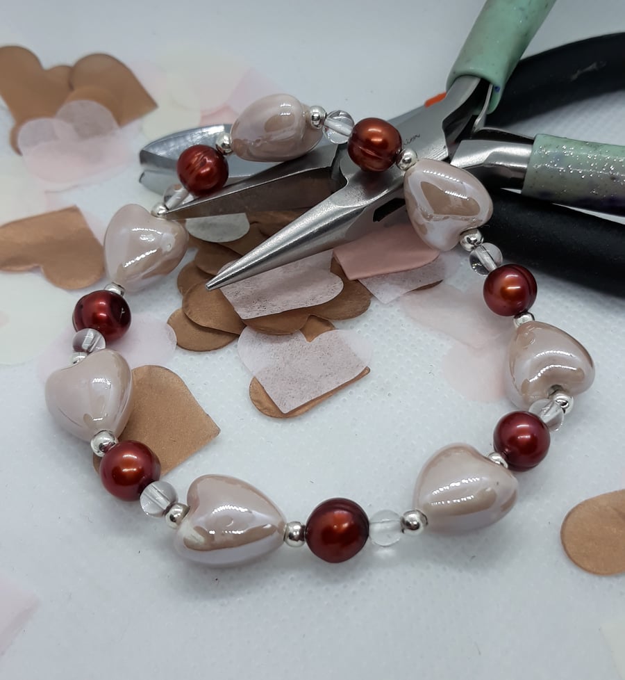 BR386 Ceramic heart and fresh water pearl elasticated bracelet