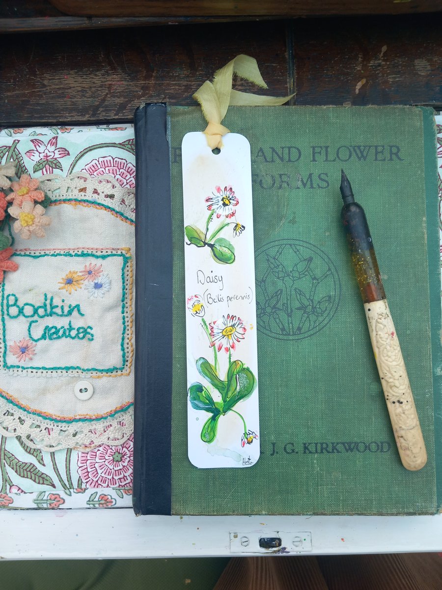 Daisy bookmark ,  A gift for a book and nature lover.