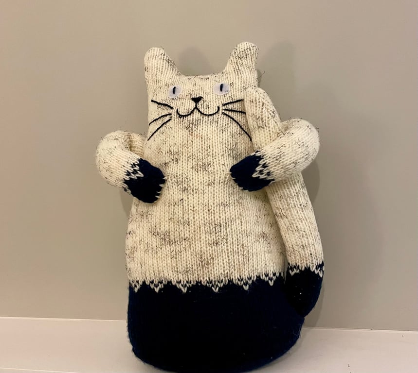 Knitted cat  decoration - friendship gift - Unique cat decor - 