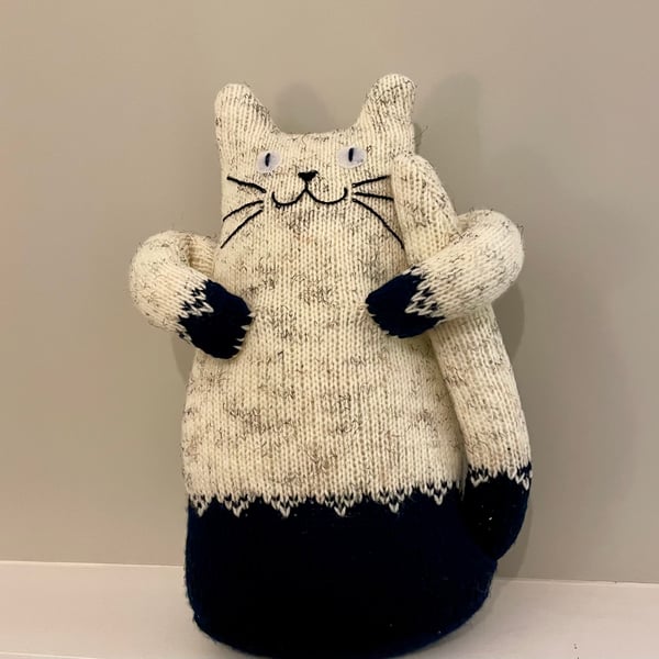 Knitted cat  decoration - friendship gift - Unique cat decor - 