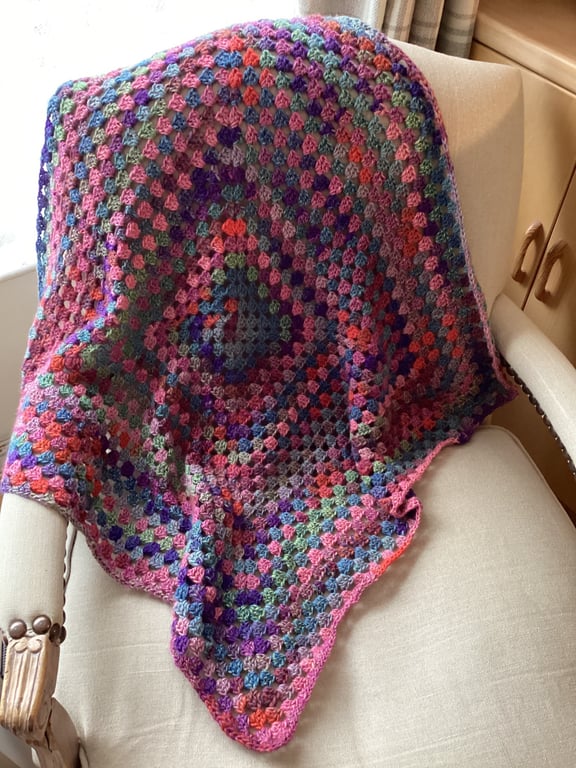 CROCHET BLANKET HANDMADE IN MULTICOLOURED YARN APPROX 30x30" or 77x77cm