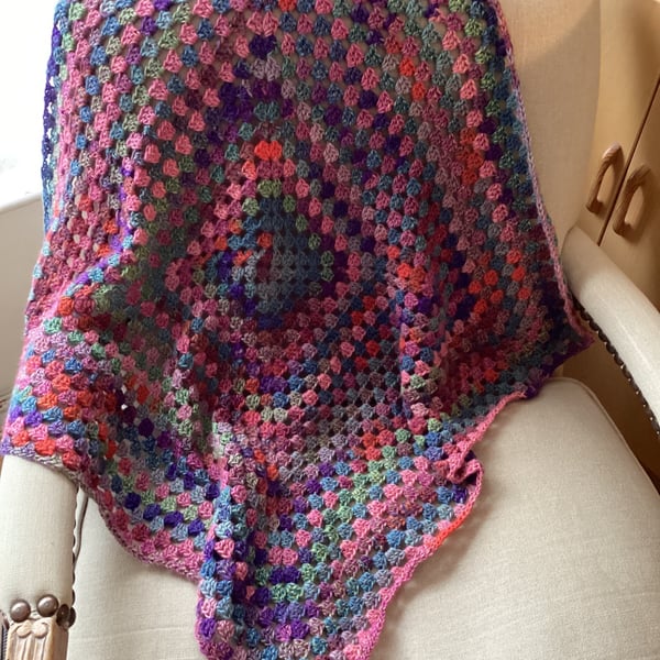 CROCHET BLANKET HANDMADE IN MULTICOLOURED YARN APPROX 30x30" or 77x77cm