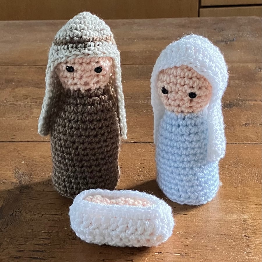 Small crochet Nativity set
