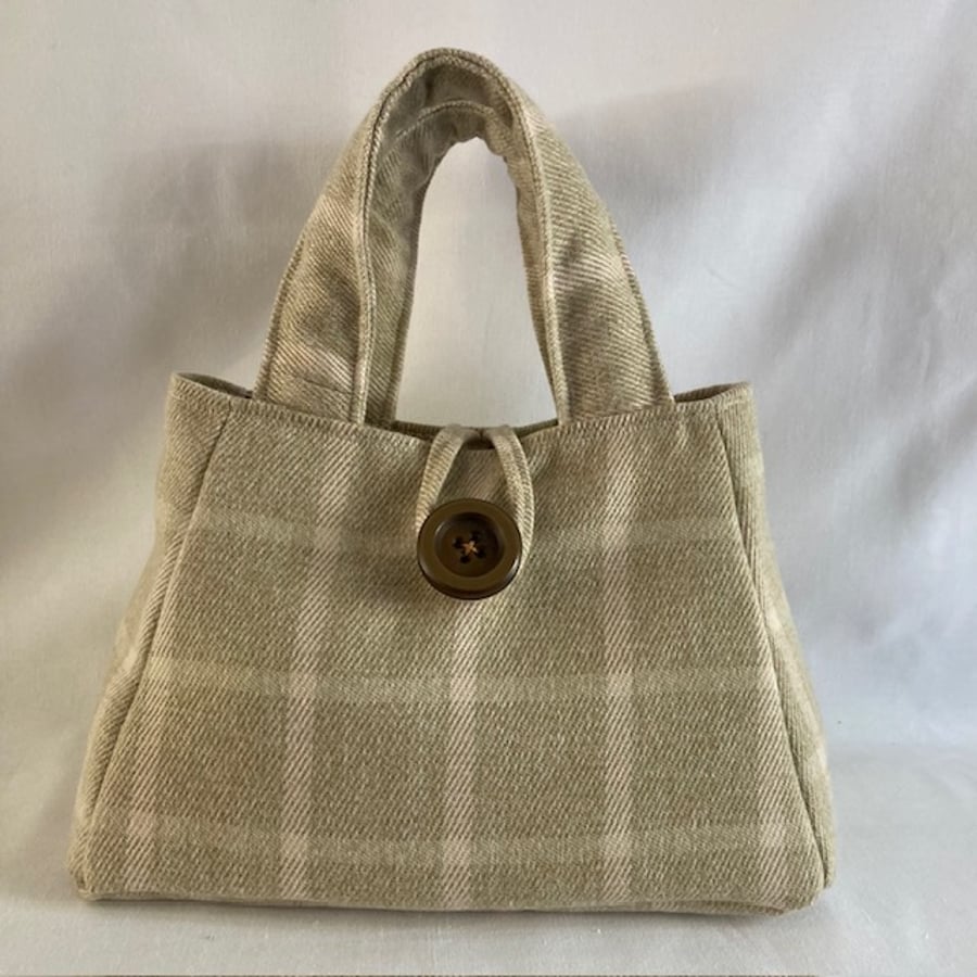 Stylish woollen "Bretay" check handbag with Vintage button closure.