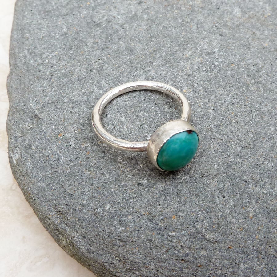 Sterling Silver Ring Band and Turquoise Stone Ring - UK Size M - RNG035