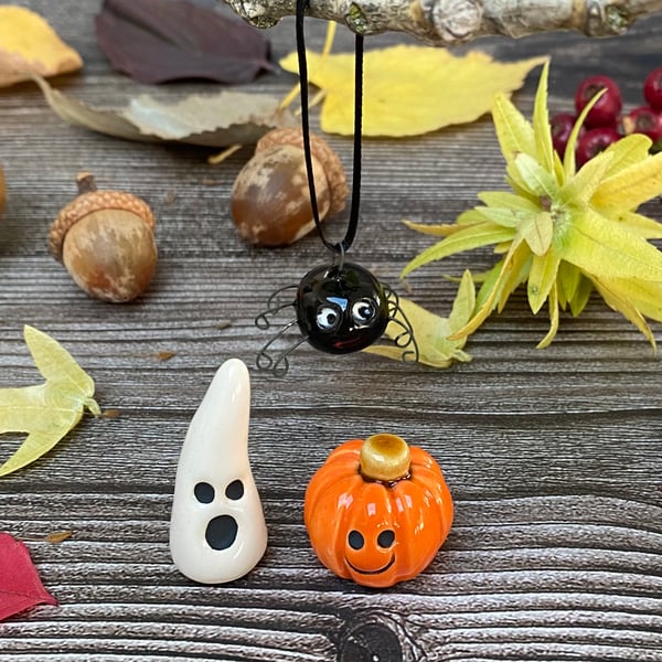 Mini Ceramic Halloween Set – Pumpkin, Ghost & Hanging Spider