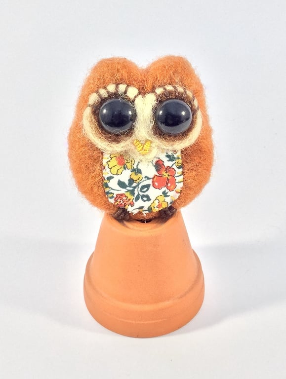 Needle felted owl brooch."Olwen"
