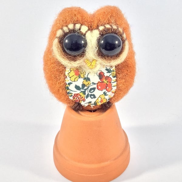 Needle felted owl brooch."Olwen"