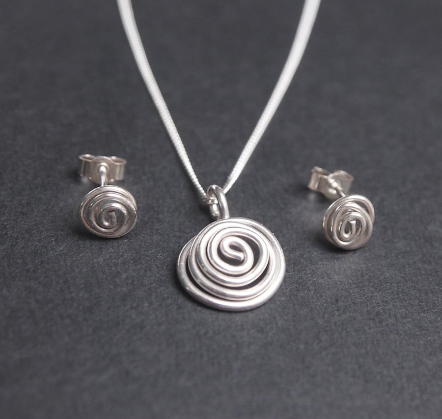 Jewellery set - Sterling silver pendant & stud earrings - twist of silver
