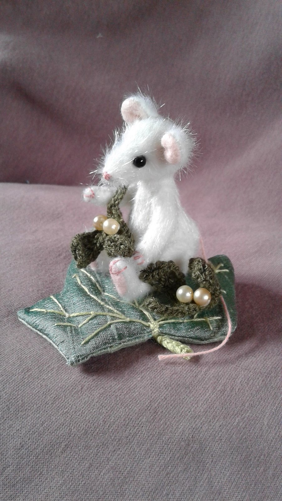 Christmas 'Snowball', a 3" jointed mouse on a silk Ivy leaf with Mistletoe