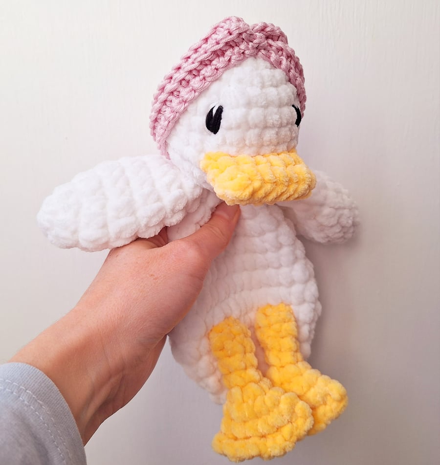 Crochet duck snuggler 