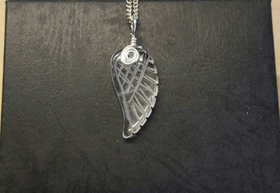 Unisex quartz angel wing necklace