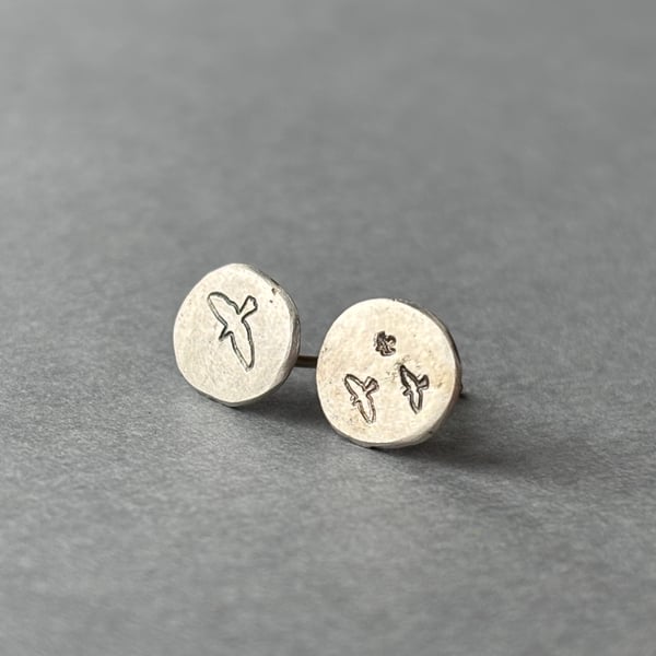 Bird print pebble studs