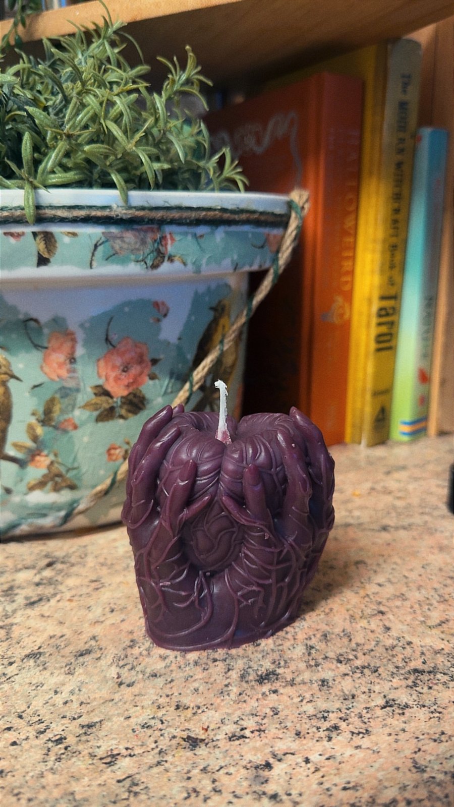 Heart and hands gothic scented candle 