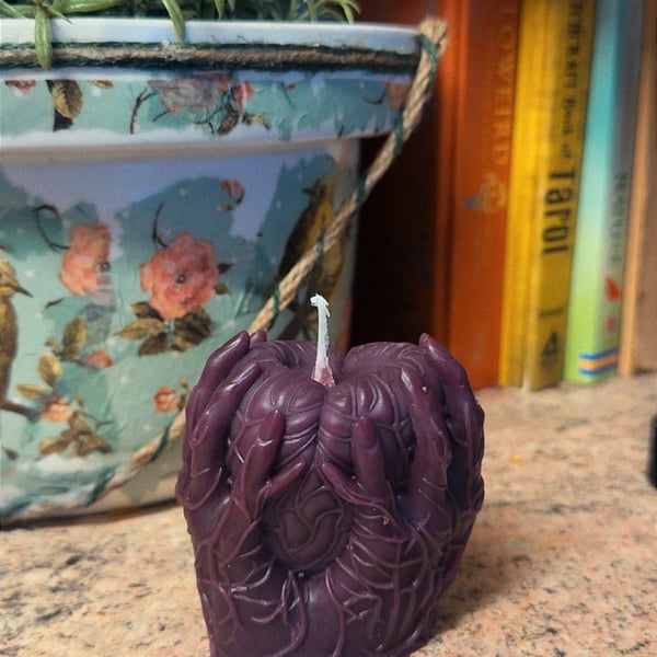 Heart and hands gothic scented candle 