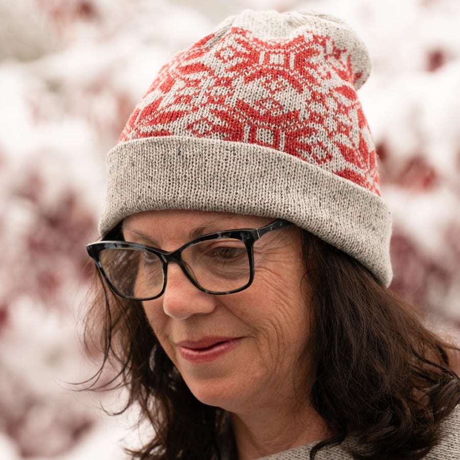 Christmas Snowflake Reversible Beanie. Unisex beanie. Merino, silk red, grey hat