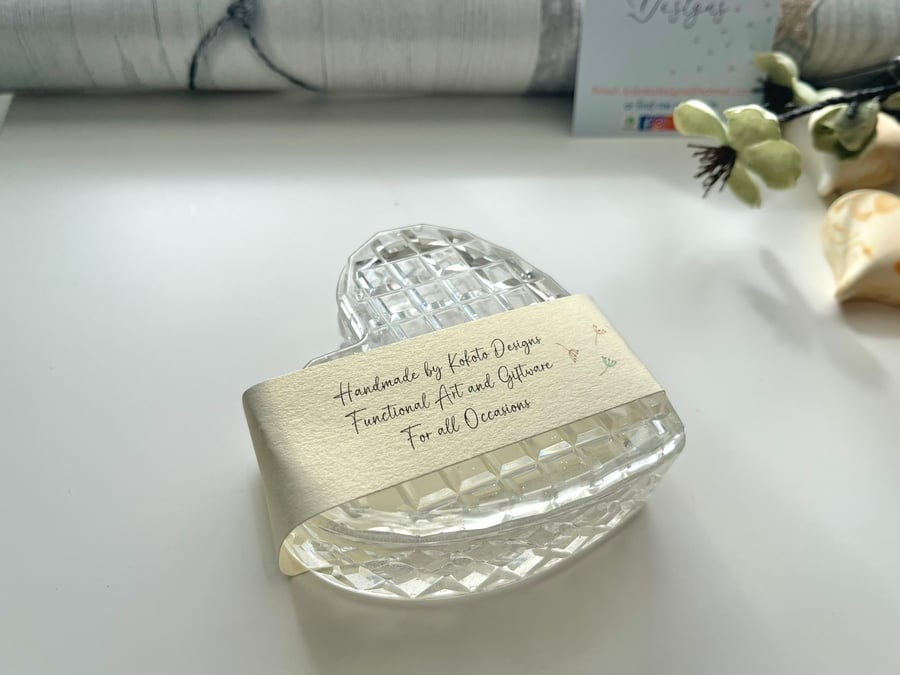 Handmade clear Heart shaped Resin Trinket Pot Bowl Dish with lid FREE POSTAGE