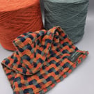 Cheerful chubby cowl with a twist - Avoca