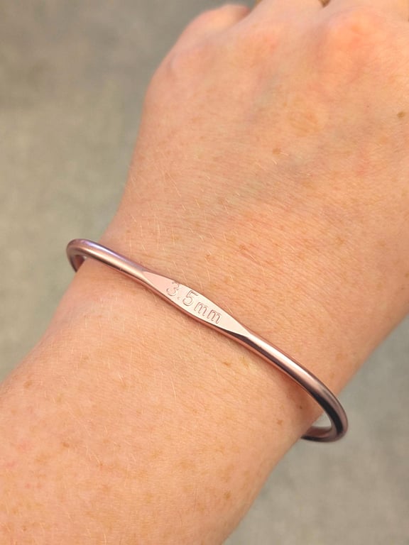 Crochet Lovers Gift, Bracelet, Bangle Crochet Hook, Kitting, Silver, Pink, Red, 