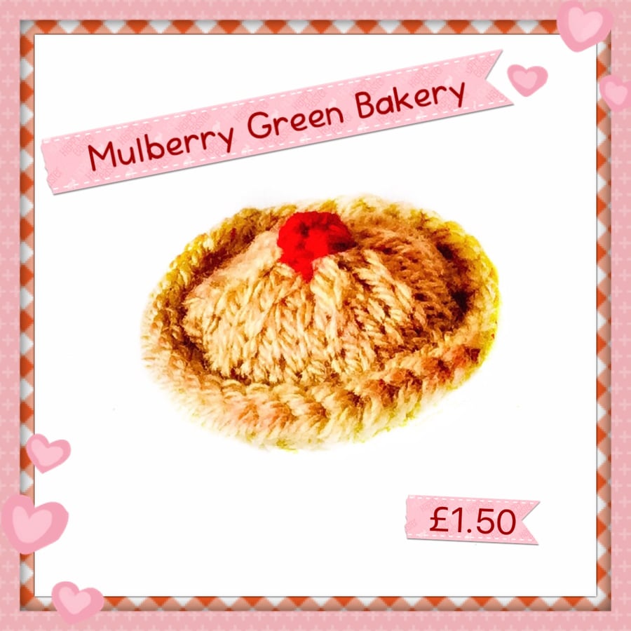 Knitted family sized cherry pie