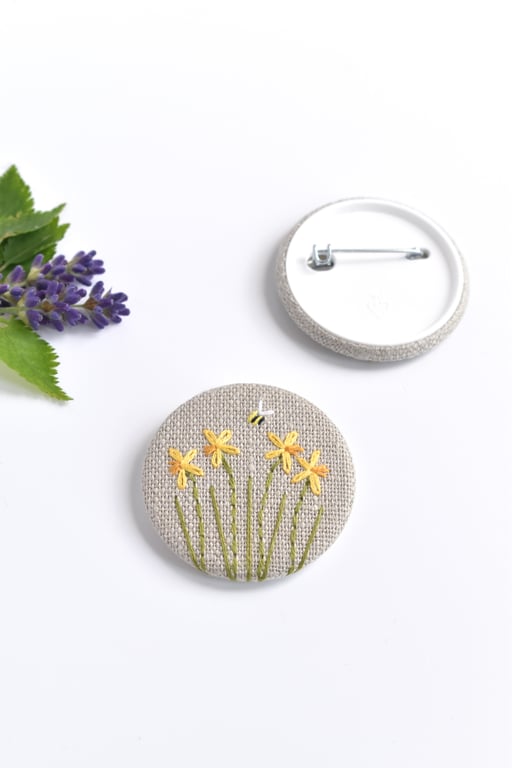 Daffodil brooch, daffodil pin badge, embroidered daffodil brooch, daffodli pin