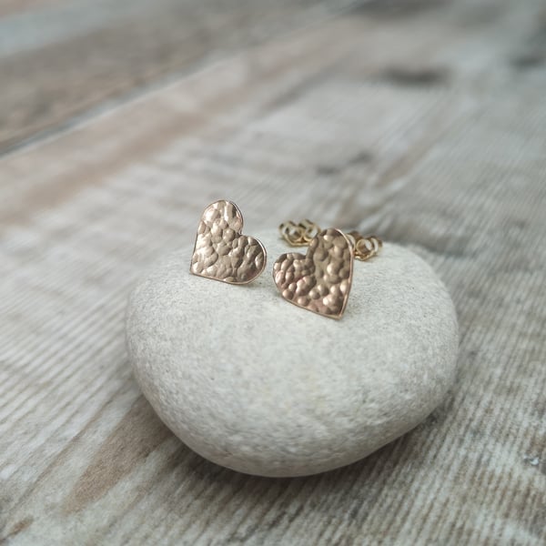 9ct Gold Hammered Heart Stud Earrings