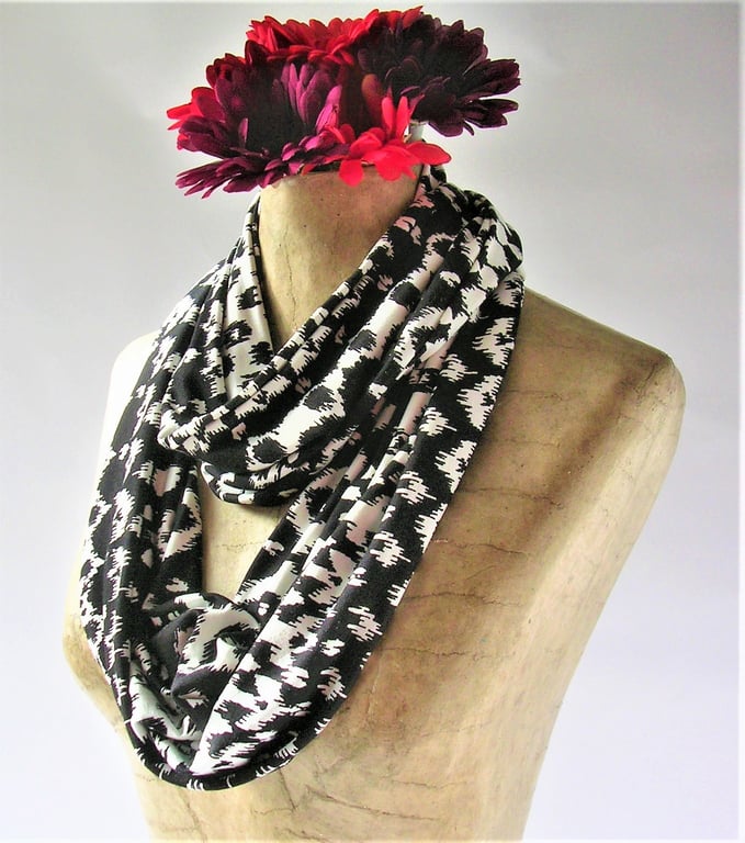 Black and White Jersey Infinity Double Loop Scarf in an abstract print