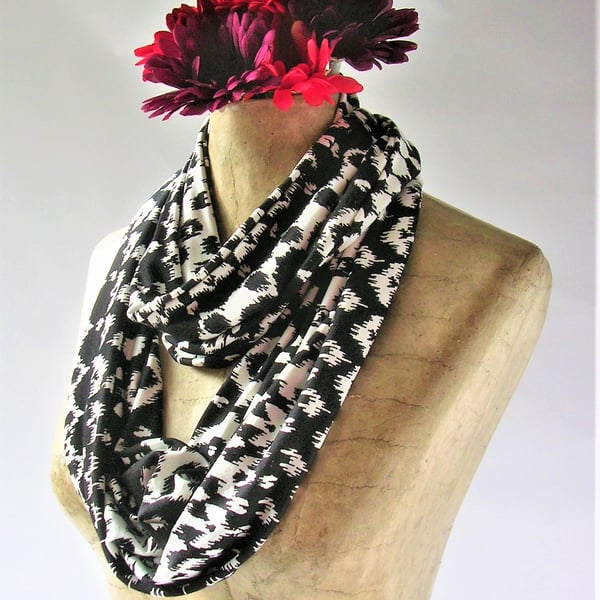Black and White Jersey Infinity Double Loop Scarf in an abstract print