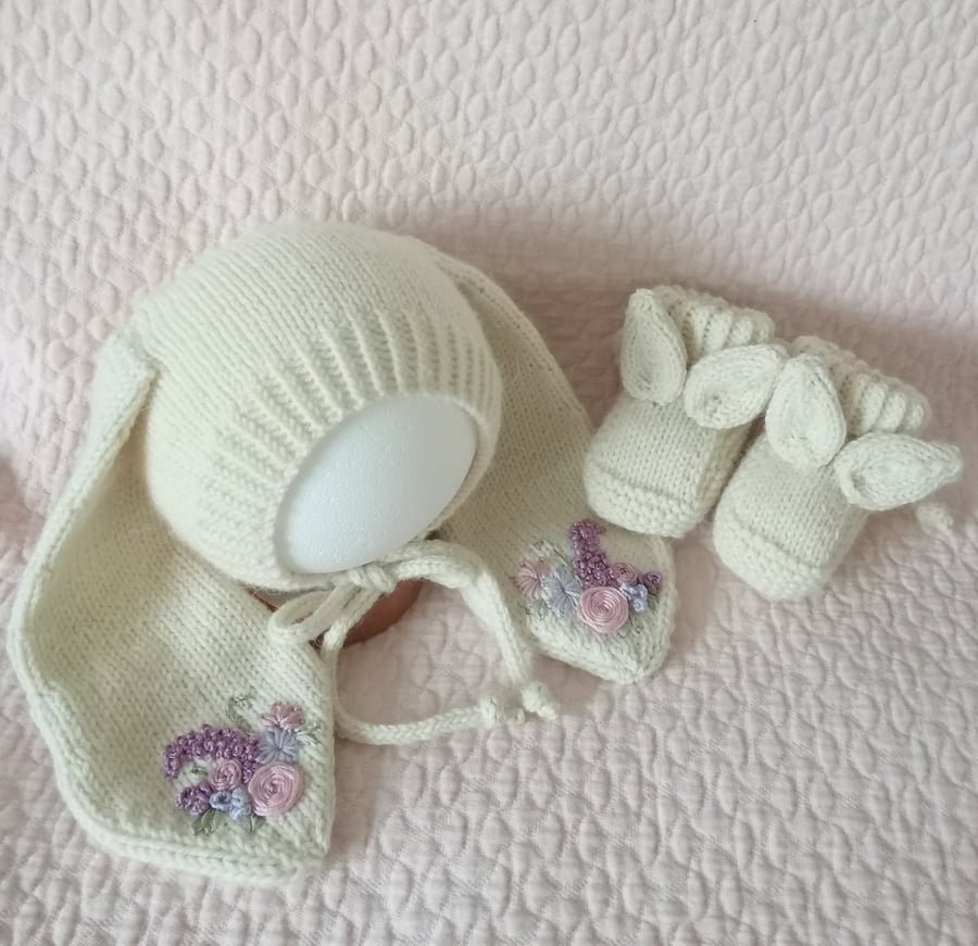 Hand knitted baby bunny booties , bunny footwear 